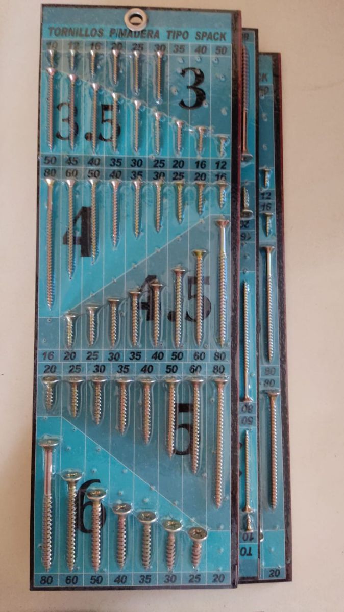 MUESTRARIO TORNILLO SPACK