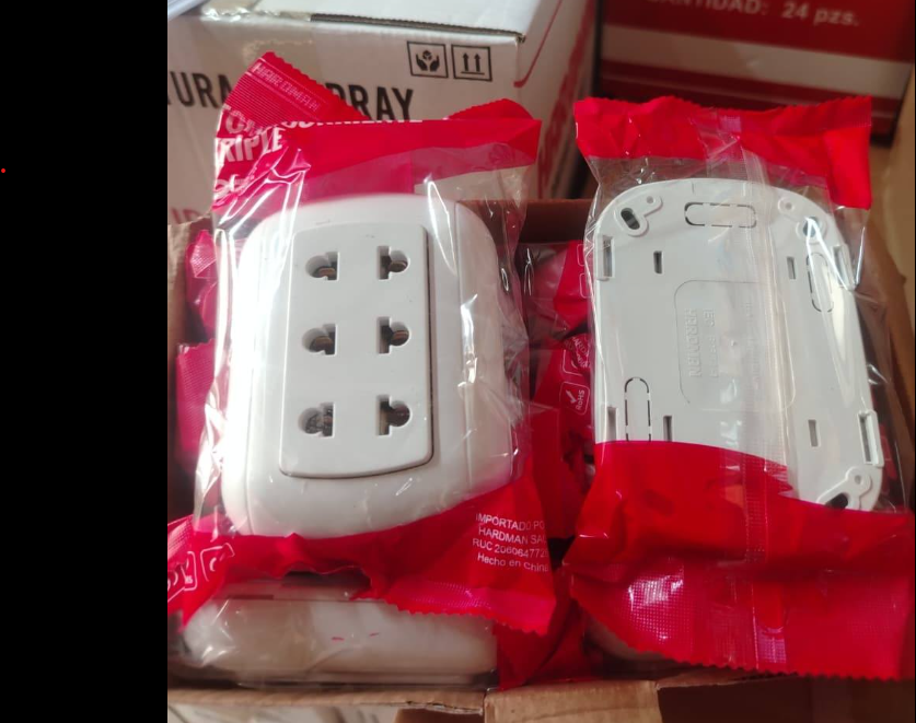 TOMACORRIENTE TRIPLE P/S COD323-8 HARDMAN